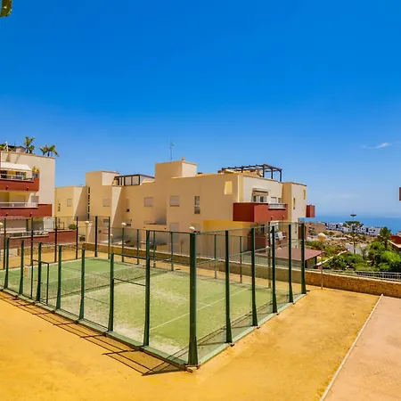 Cubo's Benalvistas Urban Love & 2 Free Parking