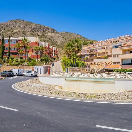 Cubo's Benalvistas Urban Love & 2 Free Parking