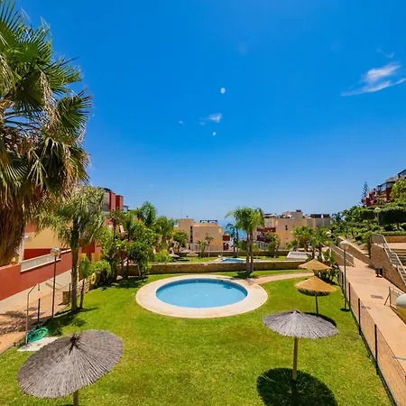 Apartamento Cubo's Benalvistas Urban Love & 2 Free Parking *